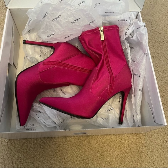 NWT Guess Women’s Frita Ankle Boot Size 5 - Picture 11 of 15